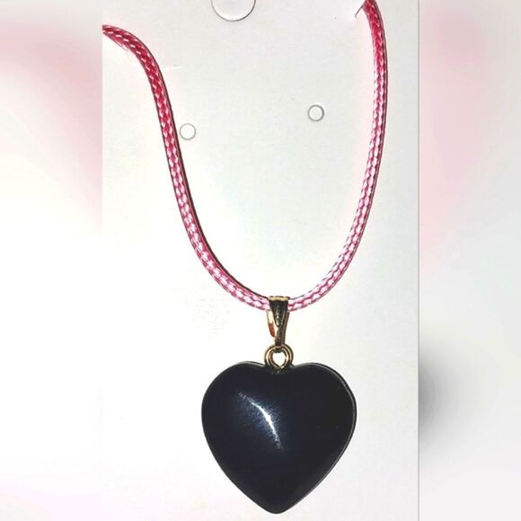 Beautiful glass heart necklace for women and girls - Picture 2 of 3